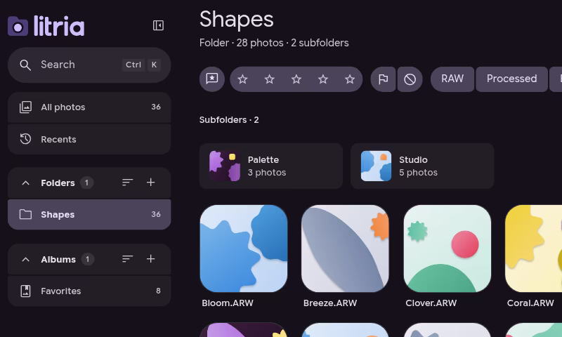 A folder of photos in the Library grid, with the rating, flag and file type filters above it and the folders and albums beside it