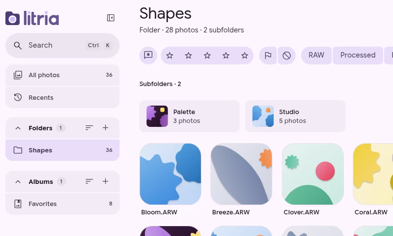 A folder of photos in the Library grid, with the rating, flag and file type filters above it and the folders and albums beside it